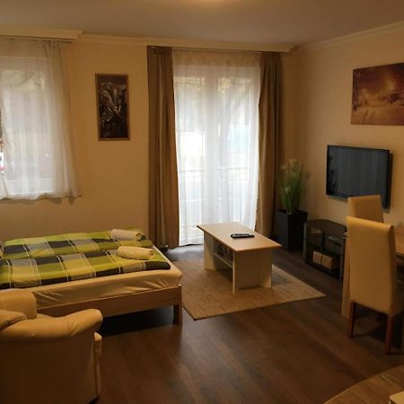 My Home Apartman ไฮจ์ดุสโซบอสโล ภายนอก รูปภาพ