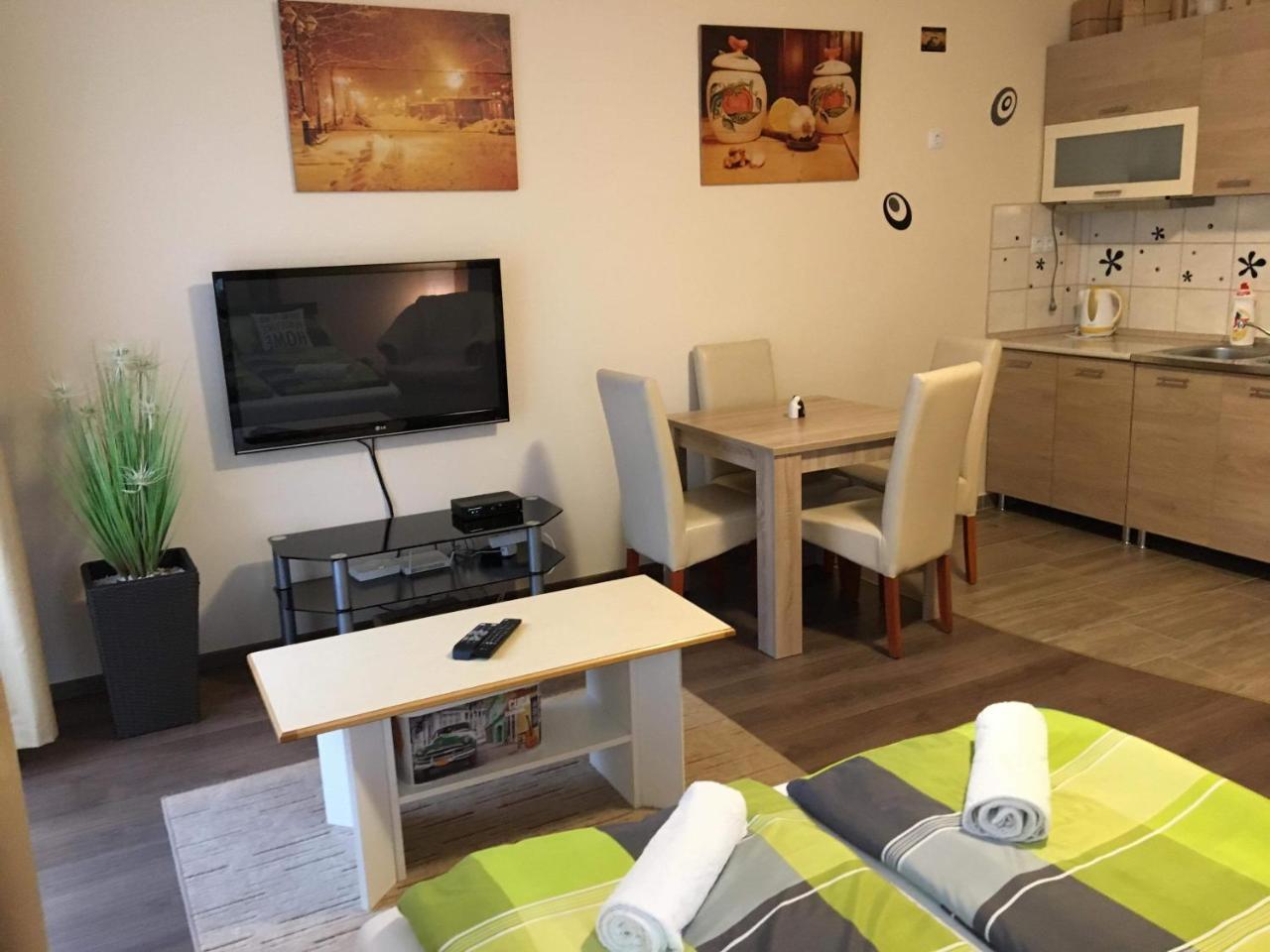 My Home Apartman ไฮจ์ดุสโซบอสโล ภายนอก รูปภาพ