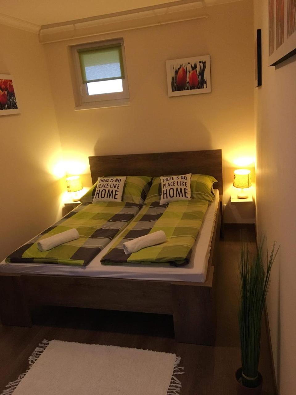 My Home Apartman ไฮจ์ดุสโซบอสโล ภายนอก รูปภาพ