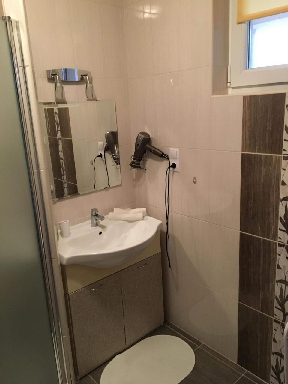 My Home Apartman ไฮจ์ดุสโซบอสโล ภายนอก รูปภาพ