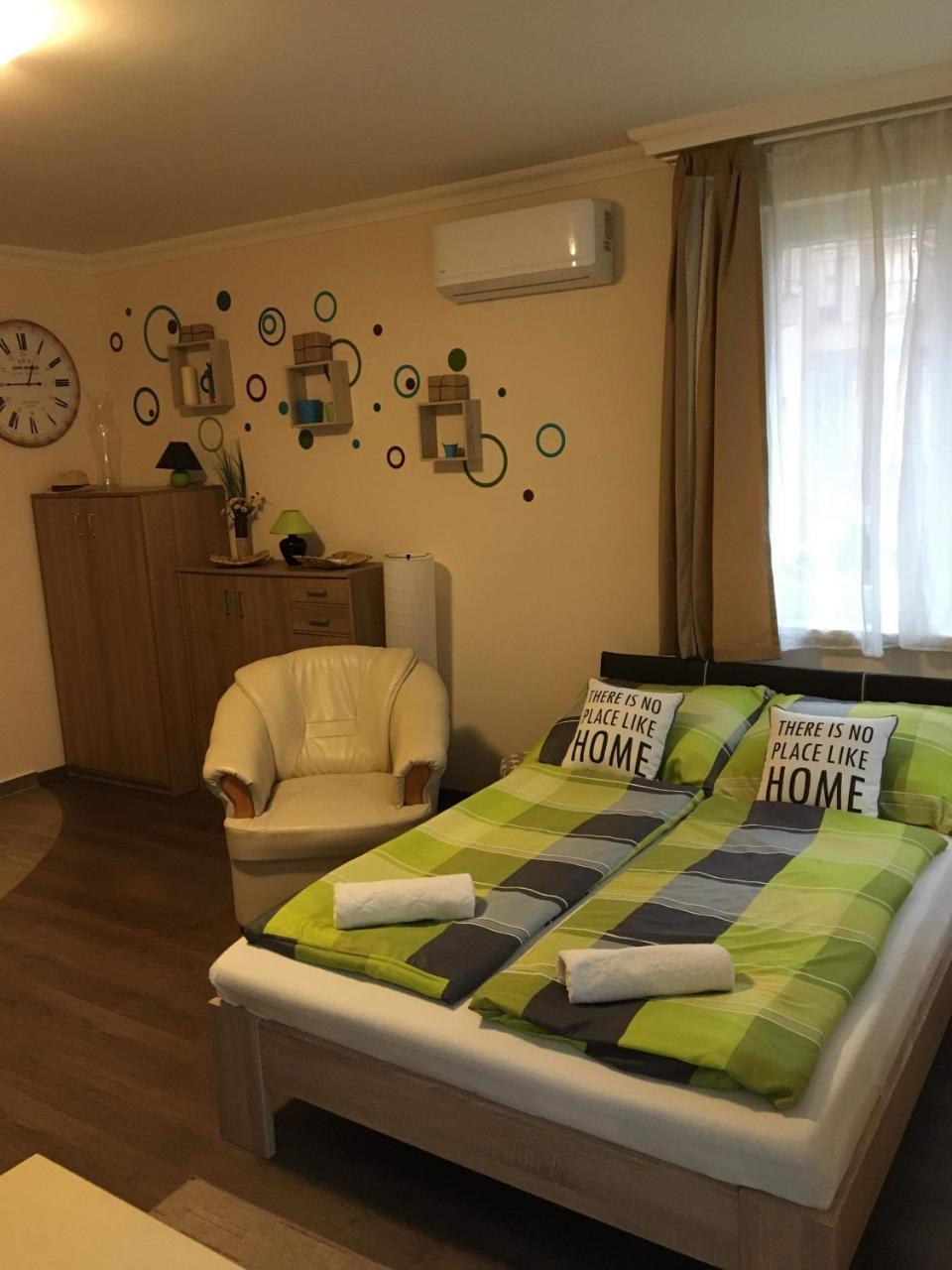 My Home Apartman ไฮจ์ดุสโซบอสโล ภายนอก รูปภาพ
