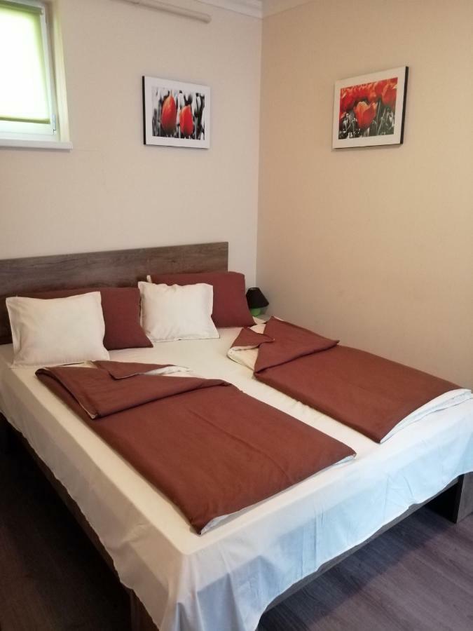My Home Apartman ไฮจ์ดุสโซบอสโล ภายนอก รูปภาพ