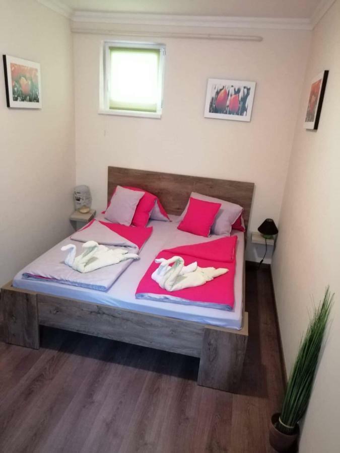 My Home Apartman ไฮจ์ดุสโซบอสโล ภายนอก รูปภาพ